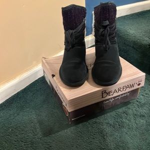 These are navy blue Bearpaw boots in size 11